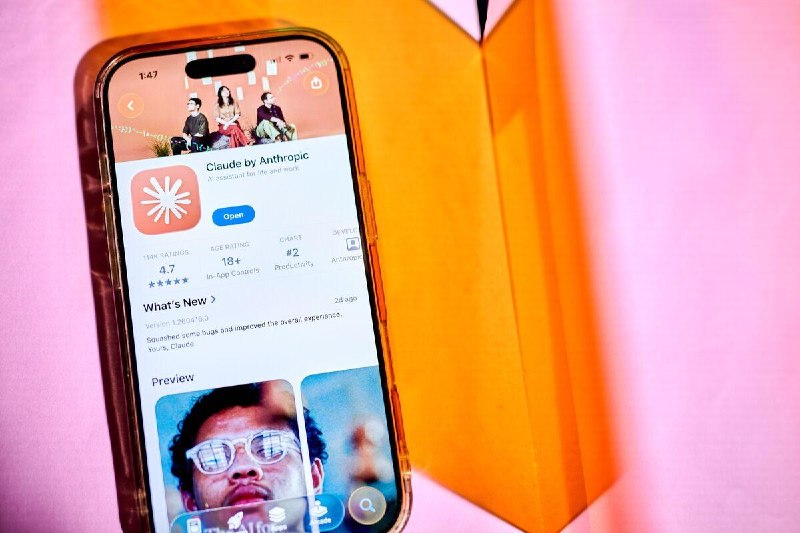  苹果计划开放第三方 AI 模型选择苹果计划在今年秋季推出的 iOS 27、iPadOS 27 和 macOS 27 中，允许用户在系统功能里自行选择外部 AI 模型，用于文本生成、图像生成和编辑等任务