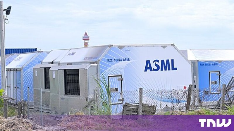 UBS 称中国十年内难追平 ASML，DUV 预计 2 至 5 年量产瑞银分析师称，中国光刻项目大致相当于 ASML 2004 年水平，十年内难造出可行的 EUV 替代品；但预计 2 到 5 年内能实现浸润式 DUV 光刻机大规模量产，该类设备正受荷兰出口许可管制