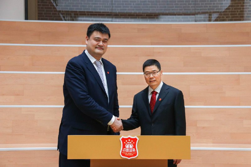 姚明辞职中国篮球协会10月31日同意姚明辞去主席职务，选举郭振明为新一任中国篮球协会主席