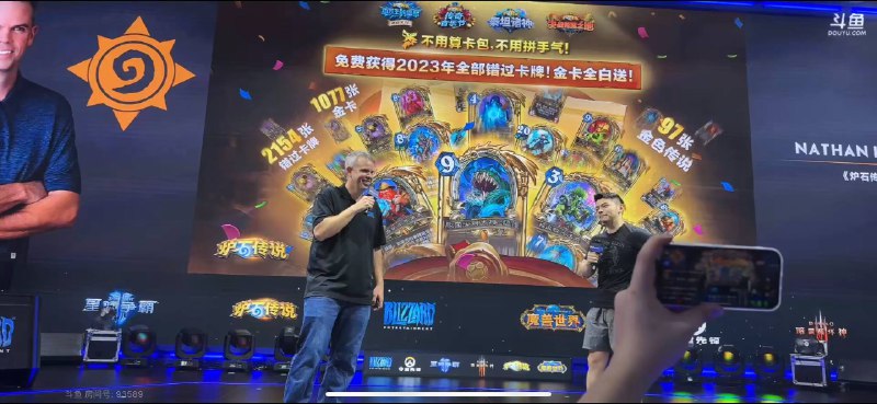炉石传说宣布 9 月 25 日回归，并宣布回归奖励在今日的 ChinaJoy 活动现场，炉石传说官方宣布将于 9 月 25 日回归