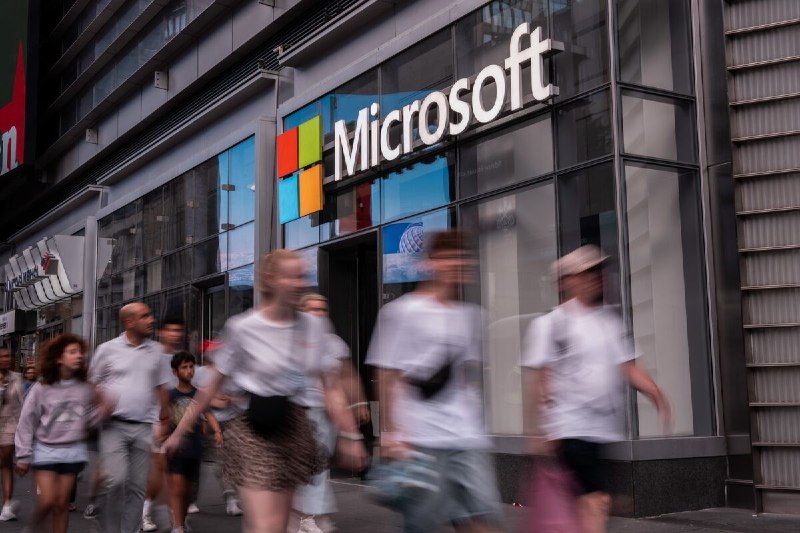  微软借  OpenAI 模型在中国做大 AI 生意微软通过 Azure 向中国科技公司销售 OpenAI 的 AI 模型，在华业务快速扩张