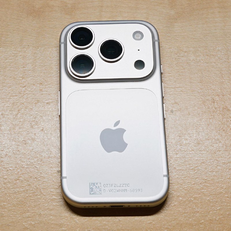  苹果 iPhone 17 Pro Mini 概念渲染图曝光 因电池容量问题胎死腹中有博主在社交平台上爆料，苹果最初考虑发布一款4.7英寸的iPhone 17 Pro mini，但是在DVT阶段，这款设备的开发工作被迫取消，有工程师说“这款设备看起来很荒谬”