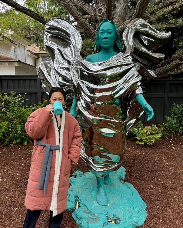 Facebook创始人扎克伯格近日为妻子立像，表示是为了复兴罗马时代为妻子制作雕像的传统习俗