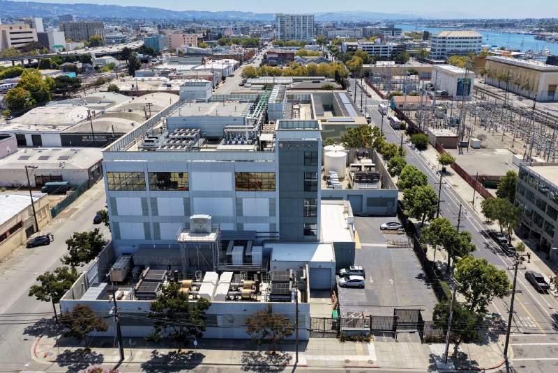 特朗普政府拟起草禁令，禁止进口新型中国光模块知情人士透露，特朗普政府正在起草一项禁令，拟禁止进口新型中国数据中心组件，重点是光模块