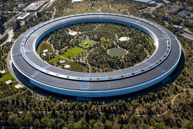 苹果或将在 2027 年推出折叠屏和新款Pro机型iPhone面对特朗普政府对中国商品征收145%的高额关税，苹果正加速在印度布局生产面向美国市场的iPhone，以规避关税带来的成本压力