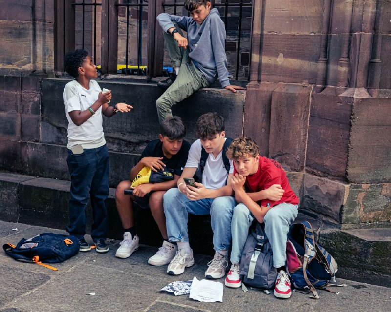 澳大利亚青少年社交媒体禁令执行四个月成效不彰，超六成受限用户仍可访问澳大利亚针对 16 岁以下青少年的社交媒体禁令在执行四个月后陷入困局，未能有效阻断目标群体的平台访问