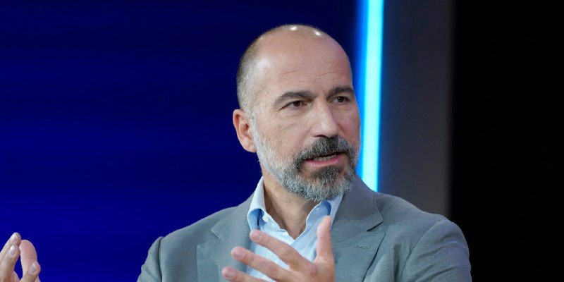 Uber 员工使用 CEO AI 克隆进行汇报预演Uber 首席执行官 Dara Khosrowshahi 近日透露，公司部分团队开发了名为“Dara AI”的数字克隆，用于在向其本人正式汇报前进行演示预演