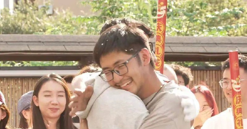影视飓风 Tim 荒岛直播成本超 300 万，销售额超千万8 月 10 日起，影视飓风创始人 Tim 独自在无人荒岛进行了 100 小时生存挑战直播，吸引 4150 万用户观看，累计观看次数达 1.69 亿次