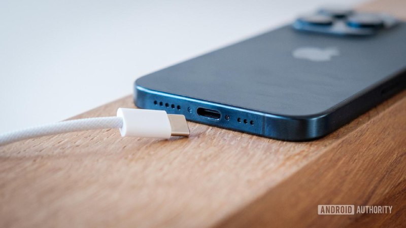  iPhone 17 引入USB-PD新快充模式AVS，但仍不兼容PPS苹果 iPhone 17 系列引入了 USB PD 3.2快充协议的“标准功率范围可调电压（SPR AVS）”模式，支持使用 40W 动态电源适配器实现 20 分钟充电至 50%