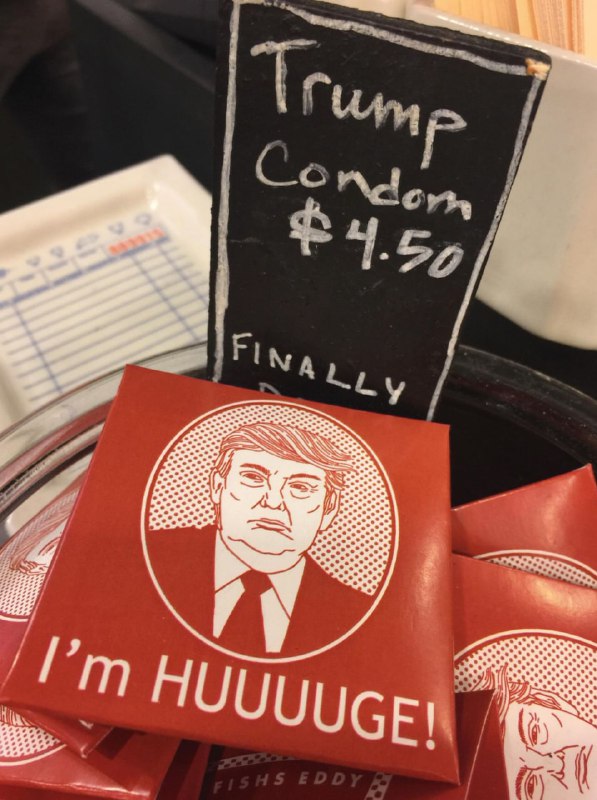 新一批爱泼斯坦案照片被公开，包括特朗普、克林顿等人美国众议院监督委员会民主党人收到来自爱泼斯坦遗产的超 9.5 万张新照片，其中包括唐纳德·特朗普、比尔·克林顿、史蒂夫·班农、比尔·盖茨和拉里·萨默斯等人同爱泼斯坦的影像，也包含大量女性及爱泼斯坦房产的照片