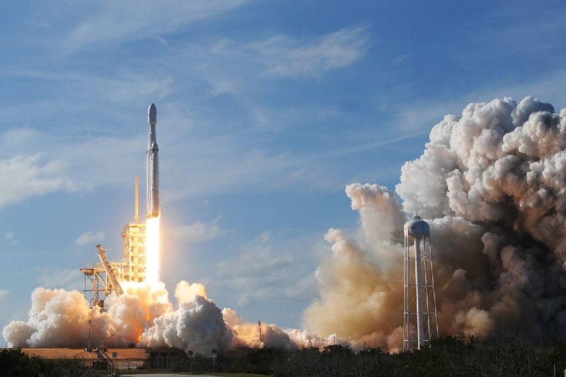 SpaceX 即将上市或分散 Tesla 投资者注意力SpaceX 即将 IPO，散户投资者将首次能直接投资马斯克旗下的航天公司