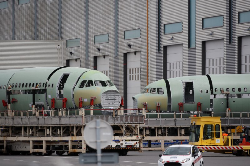 空客下令数千架 A320 系列客机紧急软件更新欧洲空客公司 11 月 28 日宣布，要求其 A320 系列客机进行紧急软件更新，涉及全球约一半的该型号机队
