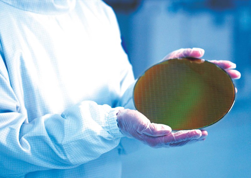 高通和联发科考虑将 2nm 芯片生产转向三星，因台积电涨价影响利润据报道，由于台积电计划将 2nm 工艺价格上涨 50%，高通和联发科正在考虑与三星建立合作关系，将部分 2nm 芯片生产转移至三星