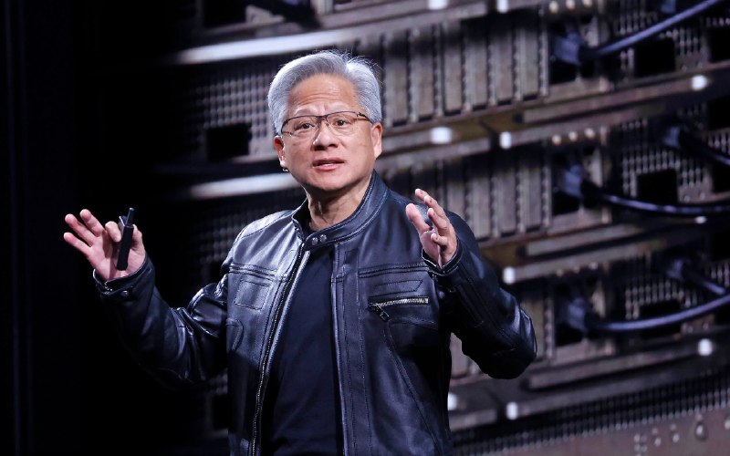 英伟达黄仁勋：AI 无需新监管，安全交给我们英伟达创始人兼 CEO 黄仁勋在 Salesforce Dreamforce 大会上表示，AI 只是人类构建的硬件和软件系统，安全是工程问题而非法律问题，不需要新的法规来监管