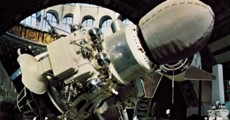 科学家在月表发现废弃苏联月球着陆器迹象苏联“月球9号”探测器于1966年成功软着陆月球，成为人类首个实现月面软着陆并传回月表照片的航天器，比美国阿波罗11号早三年