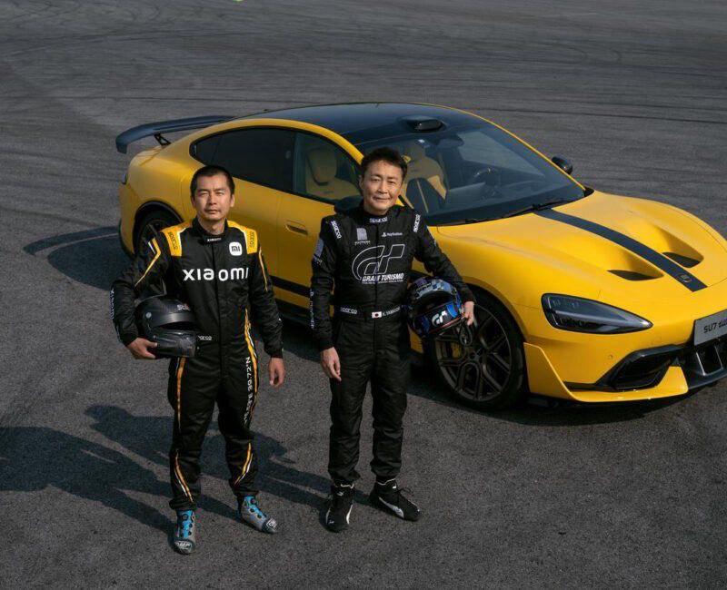 🚘 小米SU7 Ultra确认加入《GT赛车7》，山内一典与雷军会面并进行了试驾XiaomiSU7Ultra 即将作为《GT赛车7》中的第一辆中国品牌汽车登上赛道，开启全新的竞速传奇！作为全球最真实的赛车模拟游戏之一，《GT赛车》以其对驾驶艺术的极致还原，深受数百万玩家喜爱