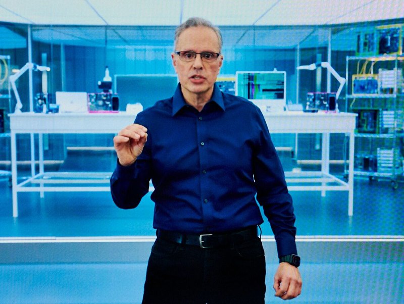  苹果芯片负责人澄清离职传言，承诺短期内不会离开苹果公司硬件技术高级副总裁 Johny Srouji 周一向员工发送内部备忘录，澄清近期关于其离职的传言，表示"短期内不打算离开"