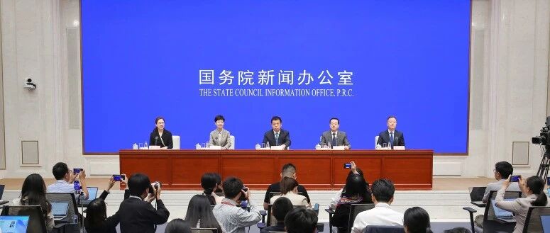 国家卫健委：新出生人口仍维持 800 万左右，未来劳动力资源仍较充裕国家卫生健康委主任雷海潮介绍，目前我国人口总量为 14.05 亿，在世界上将长期处于人口大国地位