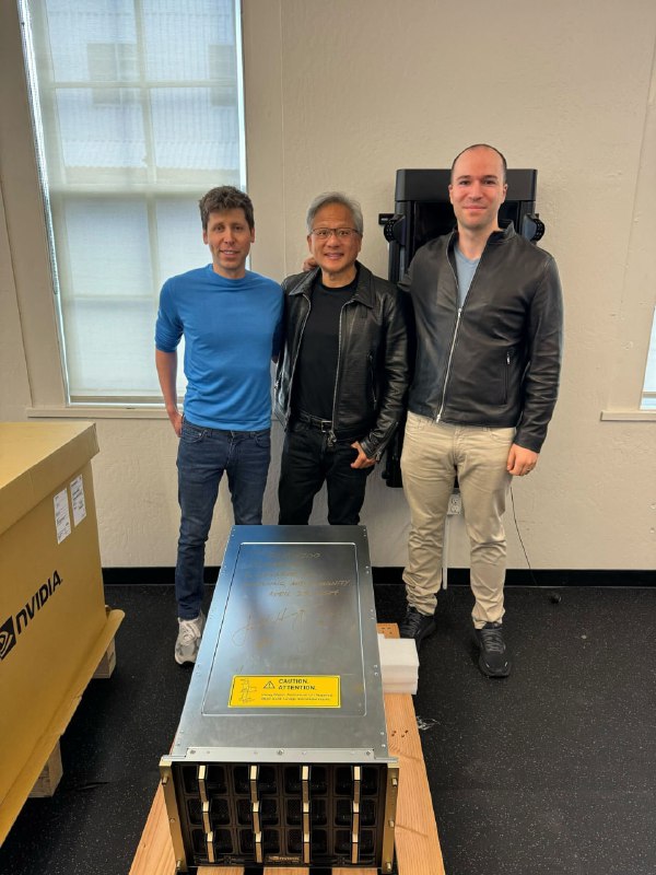 世界上第一台英伟达 DGX H200，由黄仁勋亲手交付给 OpenAI，致力于"推进人工智能、计算和人类发展"OpenAI关注频道 @TestFlightCN