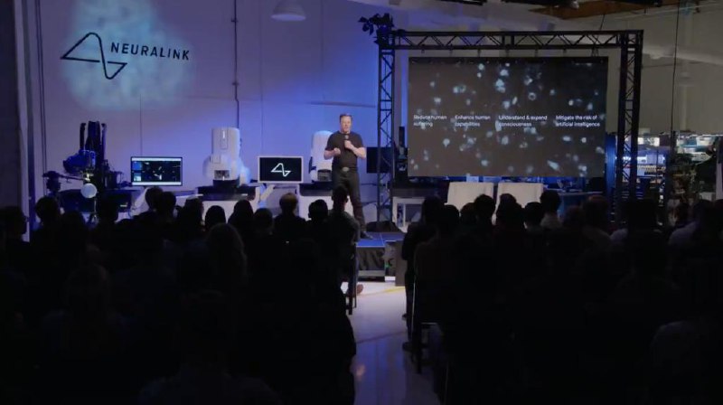 马斯克的脑机接口Neuralink受试者增至7人 未来有望控制人形机器人马斯克旗下脑机接口公司 Neuralink 宣布，其人体试验志愿者已增至 7 人，包括 4 名脊髓损伤患者和 3 名肌萎缩侧索硬化症（渐冻症）患者，平均每周使用设备约 50 小时