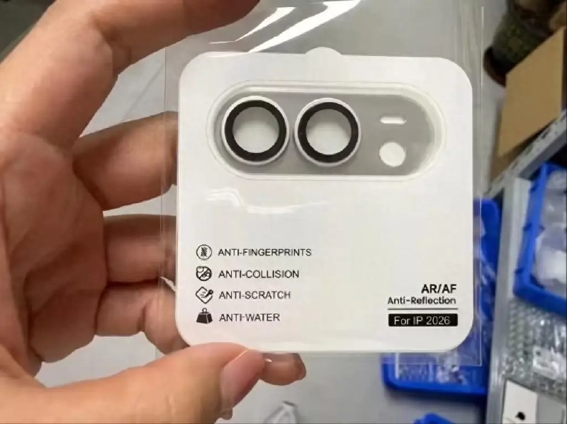 苹果折叠 iPhone Ultra 或推银色及深蓝色两种配色爆料人士 Sonny Dickson 8 月 9 日分享了两款第三方摄像头保护盖图片，称苹果首款折叠手机 iPhone Ultra 可能提供银色和深蓝色两种配色