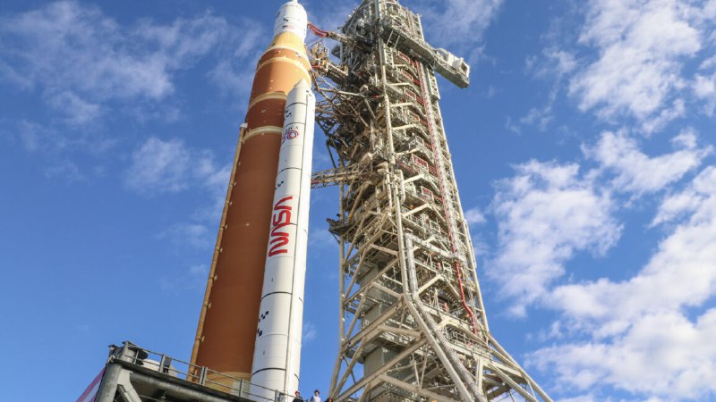 NASA Artemis II 火箭运抵发射台，将执行 50 年来首次载人登月任务NASA Artemis II 火箭已于周末运抵肯尼迪航天中心 39B 发射台，为 50 多年来首次载人月球飞行任务做准备