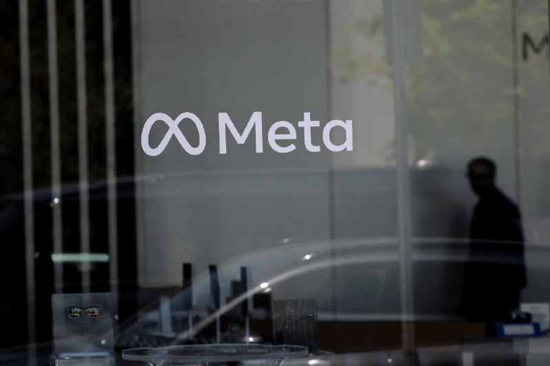  Meta 自研 AI 芯片 9 月投产，明年算力翻倍Meta 计划从今年 9 月开始量产自研 AI 芯片"Iris"