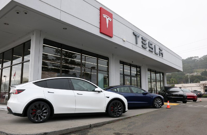  Tesla 正在重新设计车门把手以提升安全性特斯拉公司正在对其车门把手进行重新设计，计划将电子和手动开门机制合并为一个按钮，以便在紧急情况下让乘员更直观地操作