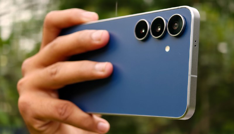 三星 Galaxy S26 系列相机和电池规格曝光，取消 Edge 版本改推 Plus 版三星原计划推出三款 Galaxy S26 机型，但因 iPhone Air 和 Galaxy S25 Edge 等轻薄机型销量不佳，决定取消 Galaxy S26 Edge，改为推出 Galaxy S26 Plus