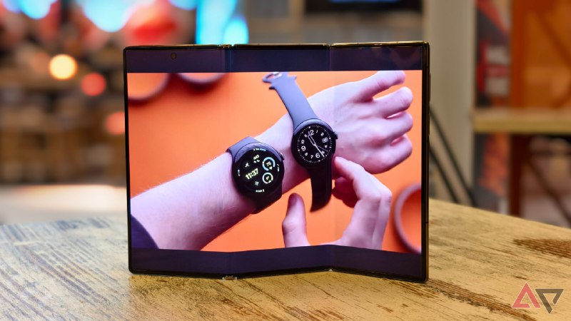 三星首款三折叠手机Galaxy Z TriFold或将在美国发售据SamMobile消息，三星Galaxy Z TriFold三折叠手机计划在阿联酋和美国市场发售，这改变了此前仅限中韩两国的预期