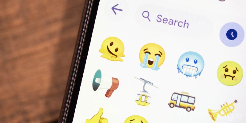  Google 在 Android 16 测试版中调整表情符号设计，向 iPhone 风格靠拢Google 在昨日推送的 Android 16 QPR3 测试版中更新了表情符号设计，多个表情的外观向 iPhone 风格靠拢