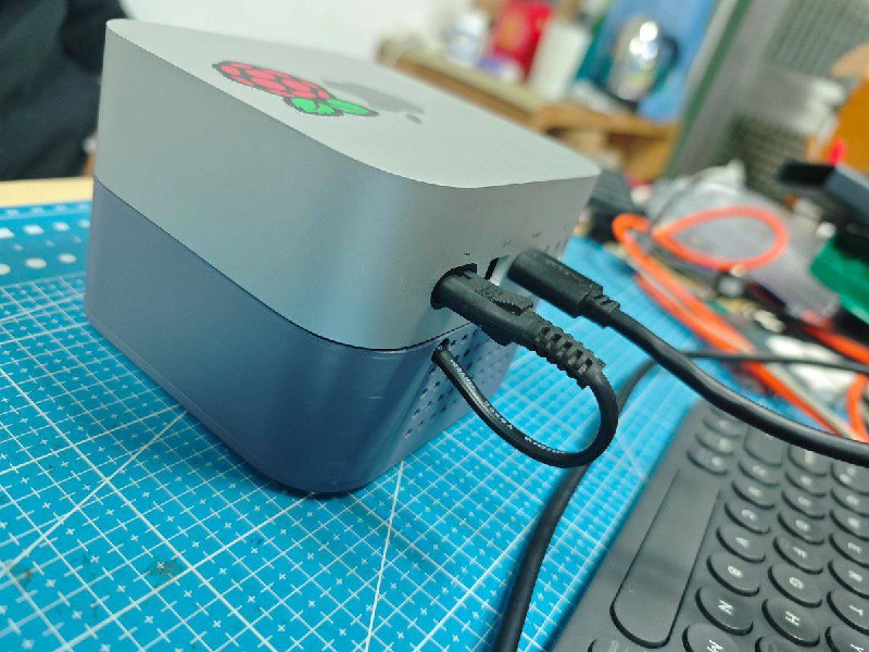 有网友将Mac Mini M4 改为电池供电版，三节 18650 电池和一个电源系统，将便携提升到一个新高度