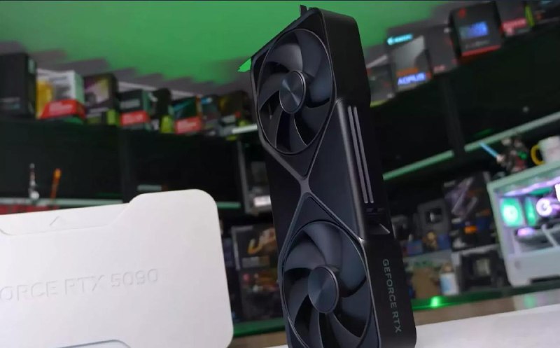  维修专家批评 Nvidia RTX 5090 公版设计结构脆弱、维修困难电脑维修团队 Northridge Fix 在拆解 Nvidia RTX 5090 Founders Edition 显卡后指出，该型号采用模块化双板结构，关键 FPC 连接器过于脆弱，导致一旦针脚损坏整卡即报废