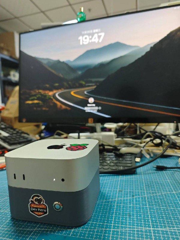 有网友将Mac Mini M4 改为电池供电版，三节 18650 电池和一个电源系统，将便携提升到一个新高度
