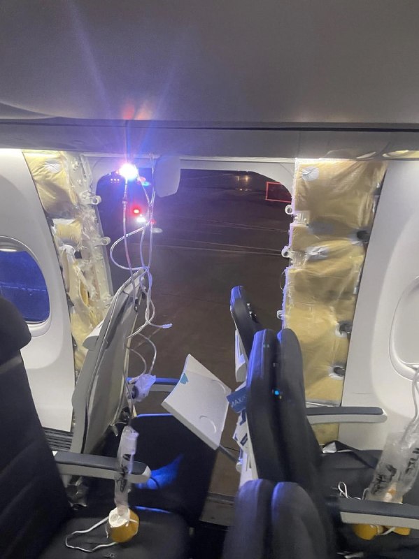 网友在路边捡到 16000 英尺掉下来的完好 iPhone1月5日，阿拉斯加航空一架波音 737 MAX 9 紧急飞回波特兰国际机场迫降，原因是该机型的停用舱门 (内部改装为普通侧壁) 在空中突然炸飞形成大洞