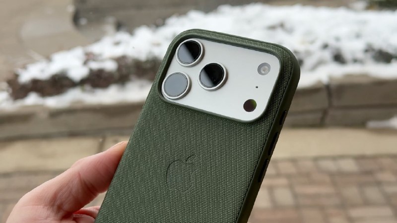 iPhone 18 Pro 被曝或涨价 300 美元，组件成本攀升成推手分析师 Jeff Pu 爆料称，今年秋季发布的 iPhone 18 Pro 系列可能涨价 250 至 300 美元，iPhone 18 Pro 起售价或达 1399 美元，Pro Max 则至少 1499 美元