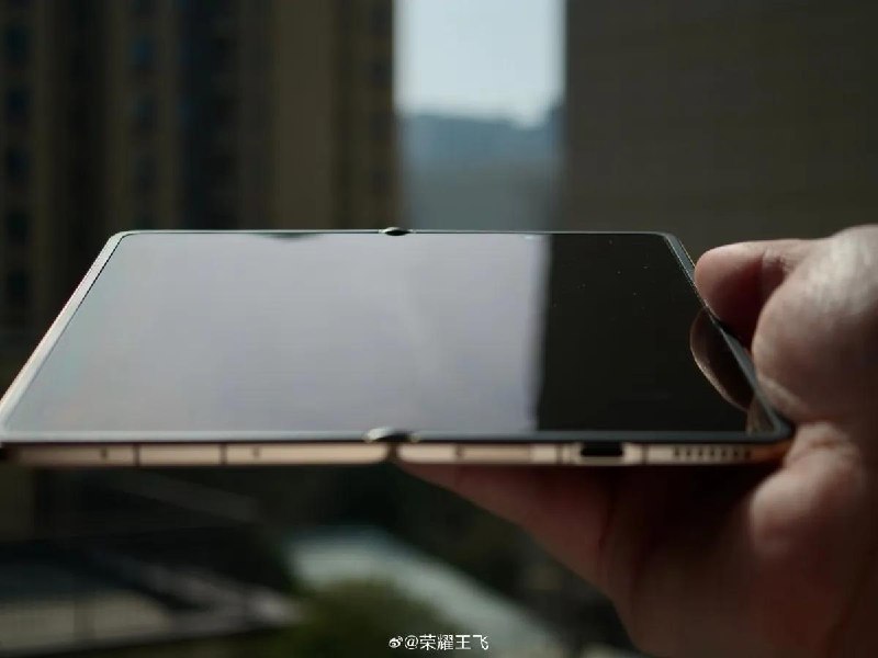 荣耀与 OPPO 拟推出“无折痕”折叠屏手机，Magic V6 将于 3 月 1 日发布荣耀与 OPPO 近日相继预热其新一代折叠屏手机，重点解决屏幕折痕问题