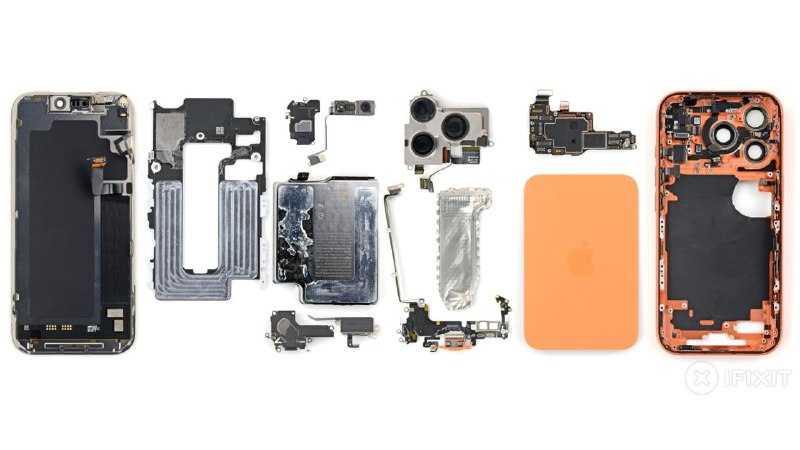 iPhone 17 Pro 拆解揭示散热与划痕原因iPhone 17 Pro 的拆解显示，该机首次采用均热板散热系统，有效提升了芯片散热能力，长时间使用时机身温度较前代更低