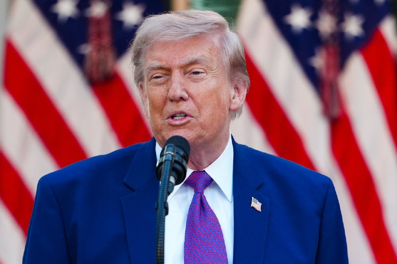特朗普 2026 年第一季度密集交易科技股，总额达 2.2 亿至 7.5 亿美元2026 年第一季度，特朗普披露超 3700 笔证券交易，总额约 2.2 亿至 7.5 亿美元，大量买卖集中在 Nvidia、Microsoft、Amazon、Meta 等科技股