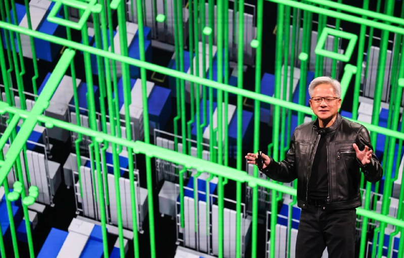黄仁勋：拿 AI 当裁员借口太敷衍 有 CEO 在装聪明英伟达 CEO 黄仁勋周一在接受新加坡媒体采访时，直指一些 CEO 把裁员归咎于人工智能的说法“太敷衍”，认为在生成式 AI 工具真正开始普及前，这种联系“说不通”