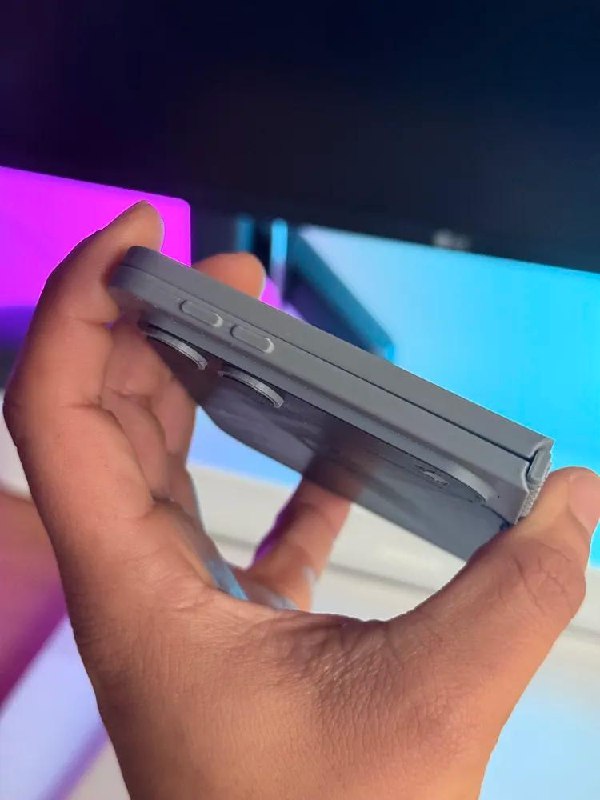  苹果可折叠 iPhone 3D 打印模型曝光有用户近日分享了一款 1:1 的可折叠 iPhone（iPhone Fold）3D 打印模型