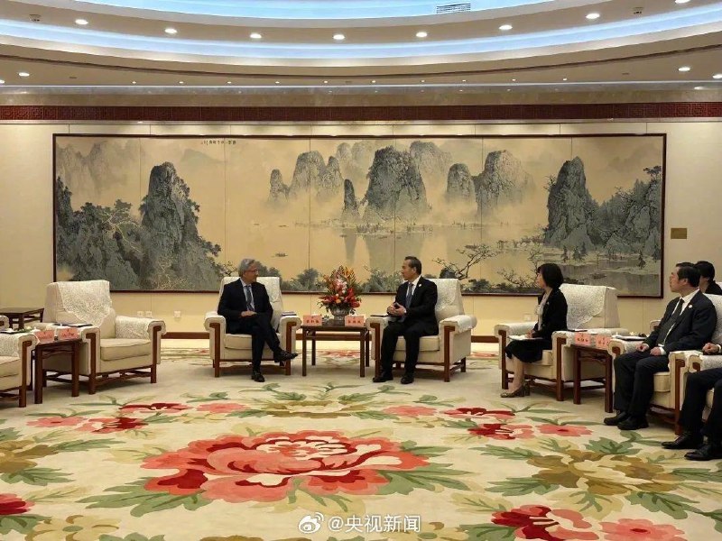 英伟达CEO到访北京：中国是非常重要的市场，希望继续与中国合作今天，中国贸促会会长任鸿斌在北京与英伟达公司首席执行官黄仁勋举行会谈