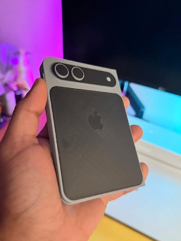  苹果可折叠 iPhone 3D 打印模型曝光有用户近日分享了一款 1:1 的可折叠 iPhone（iPhone Fold）3D 打印模型