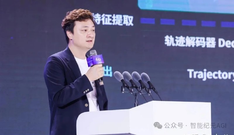 月之暗面、元戎启行考虑调整境外架构，赴港 IPO 面临变数月之暗面（估值 180 亿美元）和元戎启行（估值 15 亿美元）因境外红筹架构股权权属问题收到问询，可能放弃红筹模式，转为国内注册实体，千亿估值上市节奏面临调整，拆解架构预计耗时半年至一年
