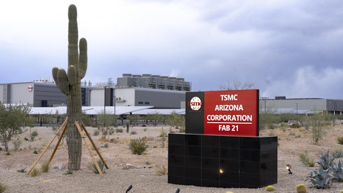 特朗普政府拟豁免科技巨头芯片关税，以换取台积电在美投资据知情人士透露，特朗普政府计划豁免亚马逊、谷歌及微软等科技巨头在 AI 芯片领域的进口关税