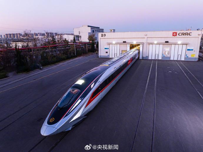 全球最快高铁列车亮相，时速400公里高铁列车来了 12月29日，北京