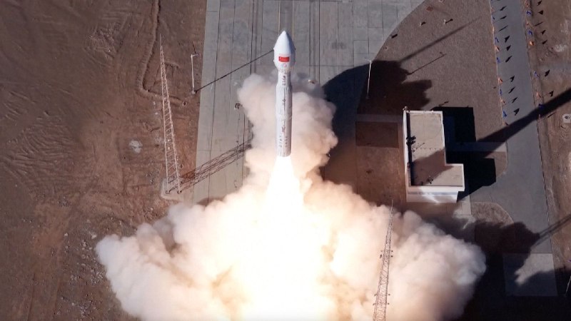 中国卫星与 SpaceX 星链卫星在轨道上险些相撞12 月 9 日，中国中科宇航公司力箭一号火箭发射的 9 颗卫星中，有一颗与 SpaceX 的星链卫星在 560 公里高度轨道上最近距离仅 200 米