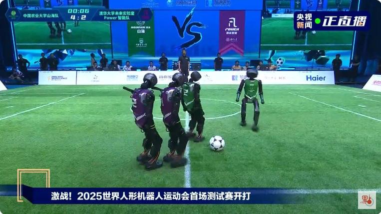 国内首场机器人3V3足球AI赛今晚开打，四支高校队晋级2025世界人形机器人运动会首场测试赛——国内首个3V3机器人足球AI赛今晚在北京亦庄开赛