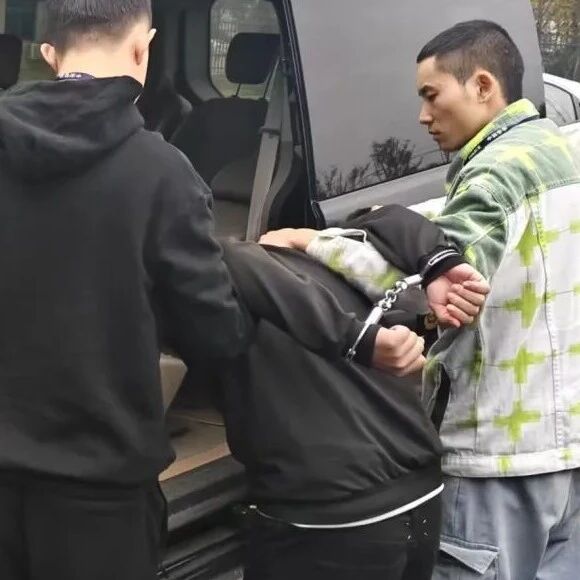 江西湖口警方破获跨省"解 BL 锁"诈骗案，抓获 3 名嫌疑人11 月 7 日，江西九江市湖口县公安局在湖北省将犯罪嫌疑人李某、赵某、吴某等人抓获归案，成功捣毁一个以"手机 BL 解锁"为名的专业诈骗团伙