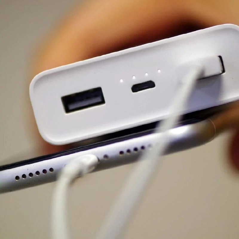 市场监管总局查处罗马仕充电宝违法案，涉未获认证生产销售及虚假标注市场监管总局 1 月 27 日披露，深圳罗马仕科技有限公司在未取得强制性认证证书情况下，擅自委托生产和销售充电宝产品，同时在明知部分充电宝电芯容量衰减、实际电池容量达不到 10000mAh 时，仍在产品显著位置进行虚假标注